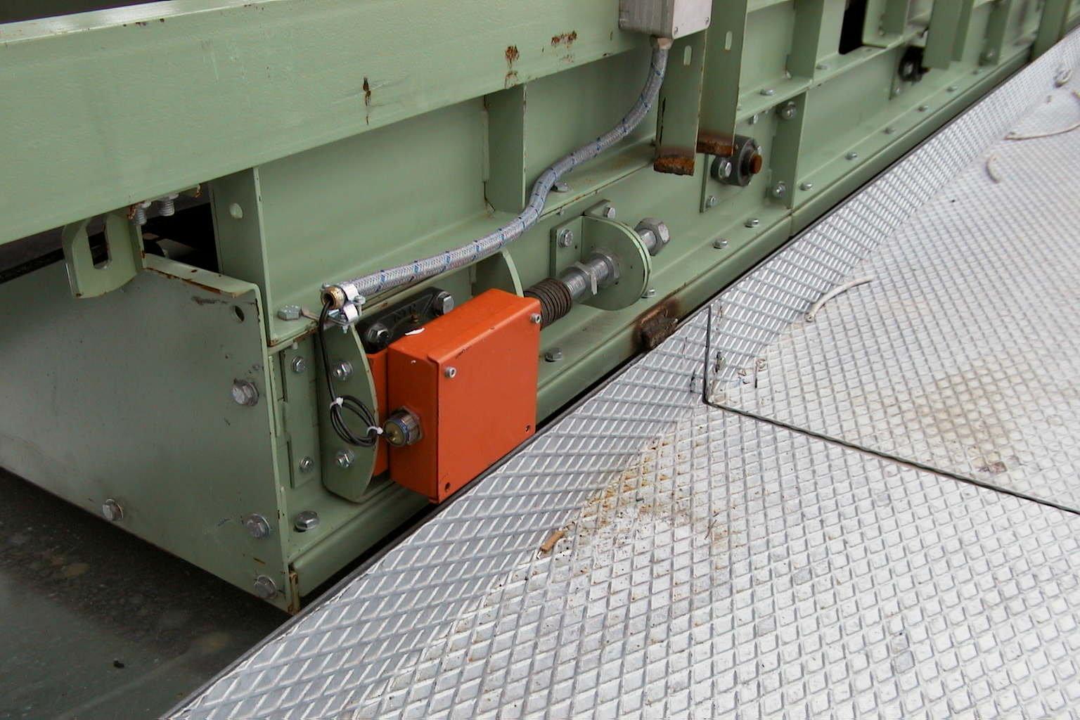 09 - DETAIL TENSION SCREW CHAIN CONVEYOR