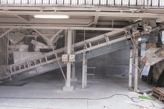 11 - CHAIN CONVEYOR INSTALLED UNDER THE BELT CONVEYOR